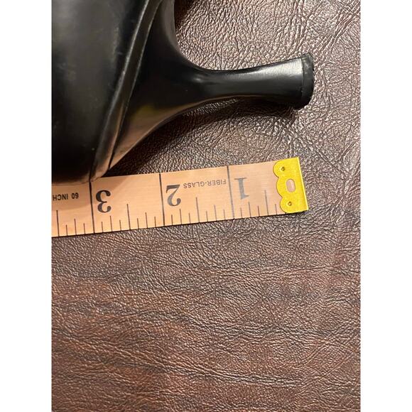 Y2K BCBGirls Black Kitten Heel Pumps with Buckle Detail - Picture 5 of 13